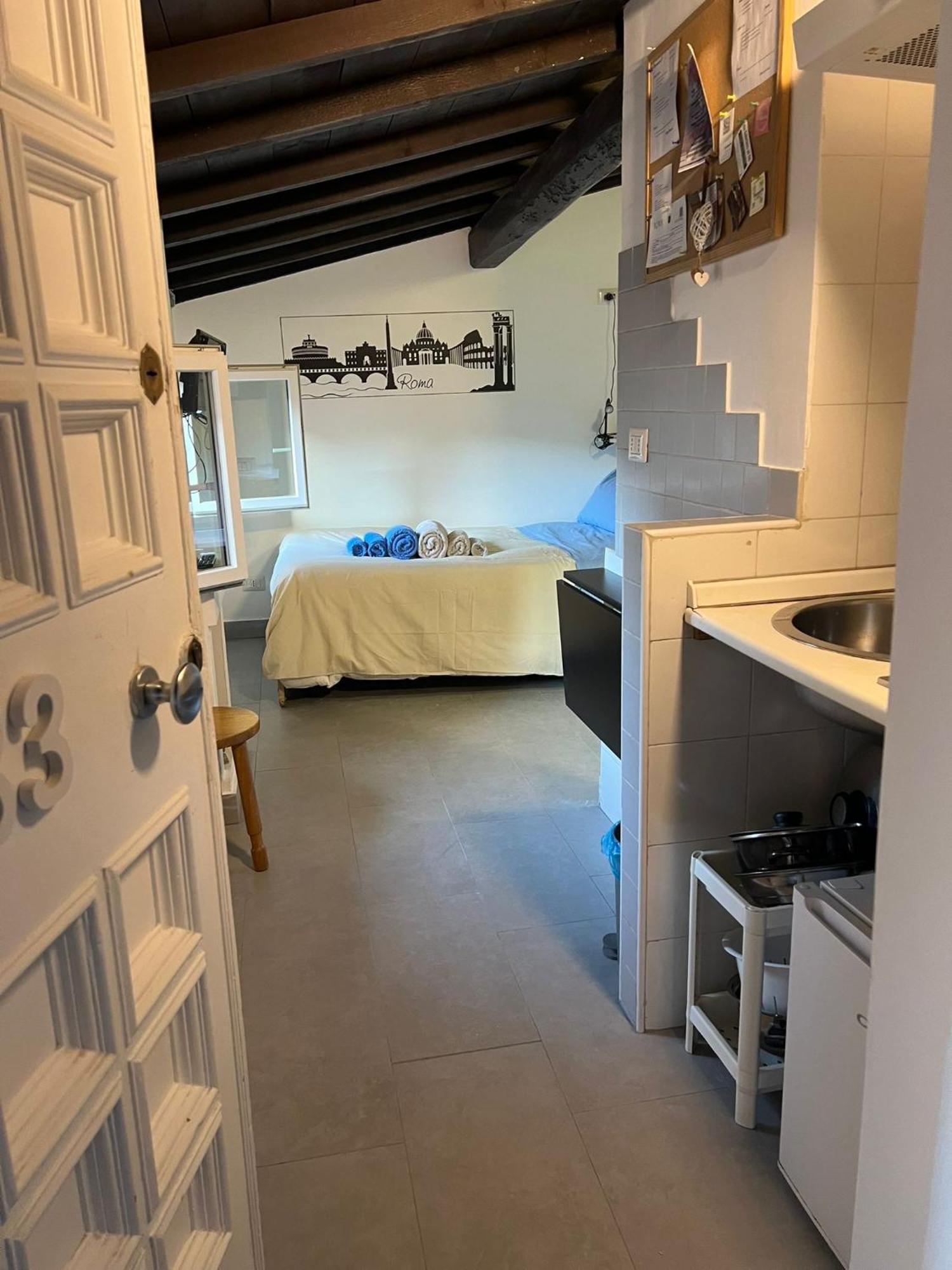 Monolocale Trastevere Locato Per Finalita Turistiche Рим Екстериор снимка