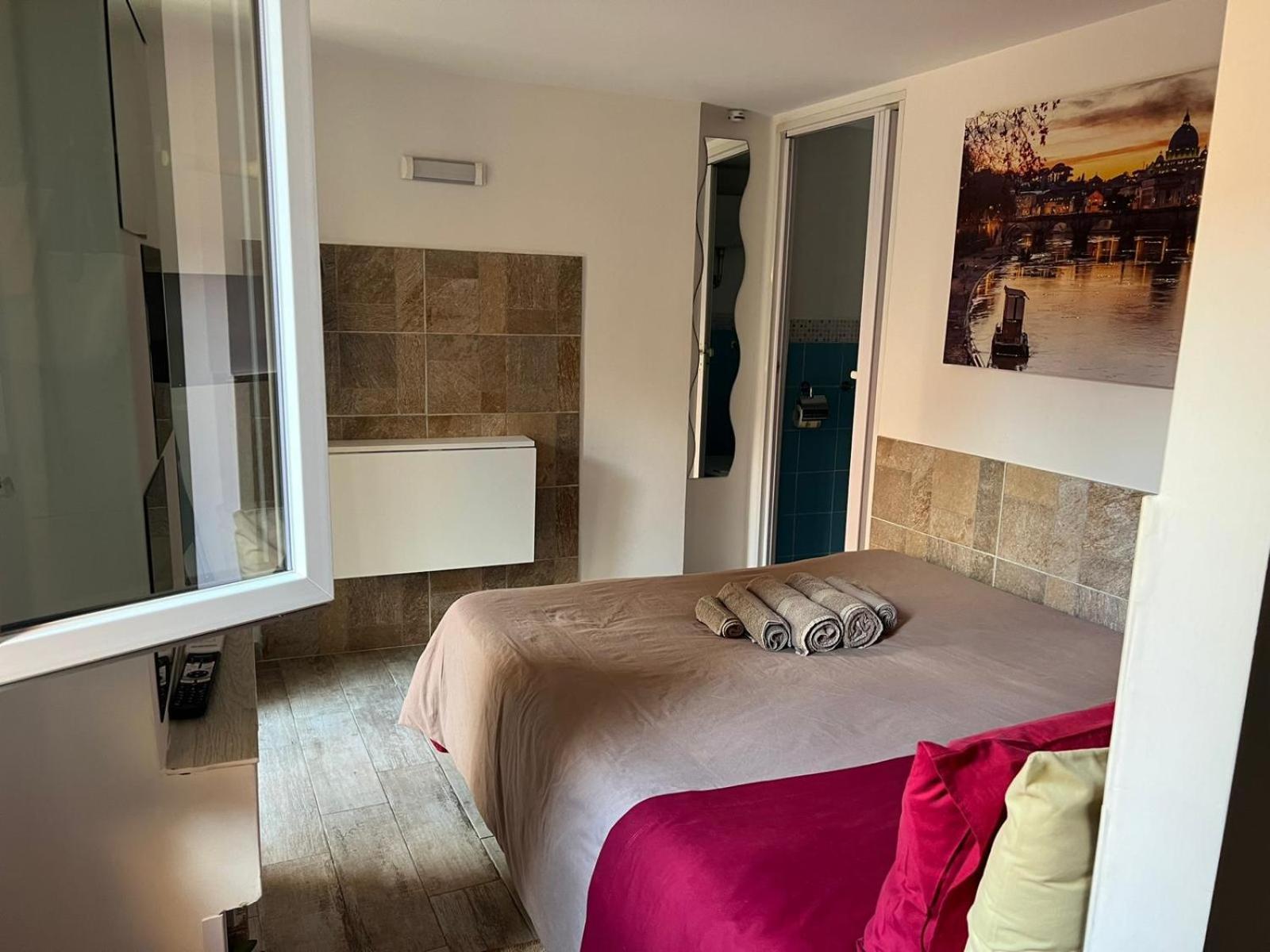 Monolocale Trastevere Locato Per Finalita Turistiche Рим Екстериор снимка