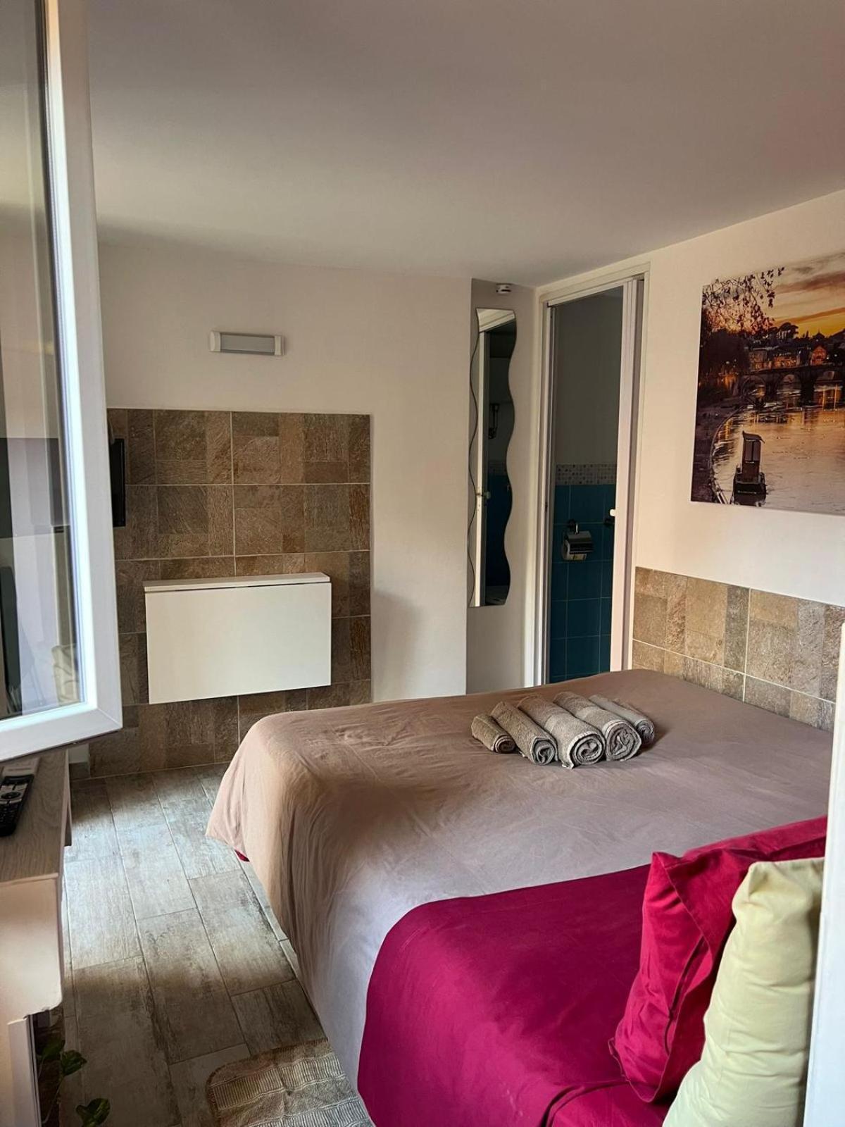 Monolocale Trastevere Locato Per Finalita Turistiche Рим Екстериор снимка