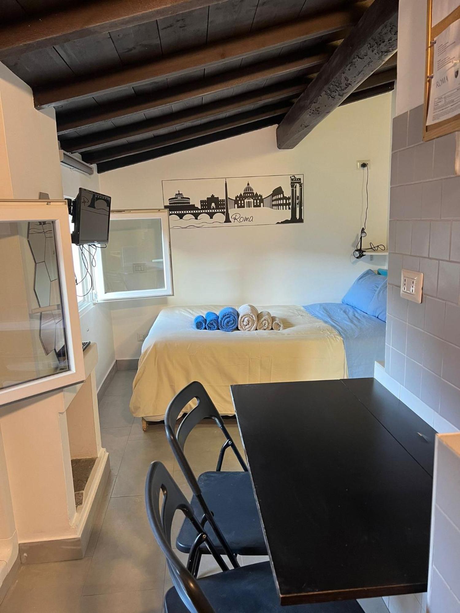Monolocale Trastevere Locato Per Finalita Turistiche Рим Екстериор снимка
