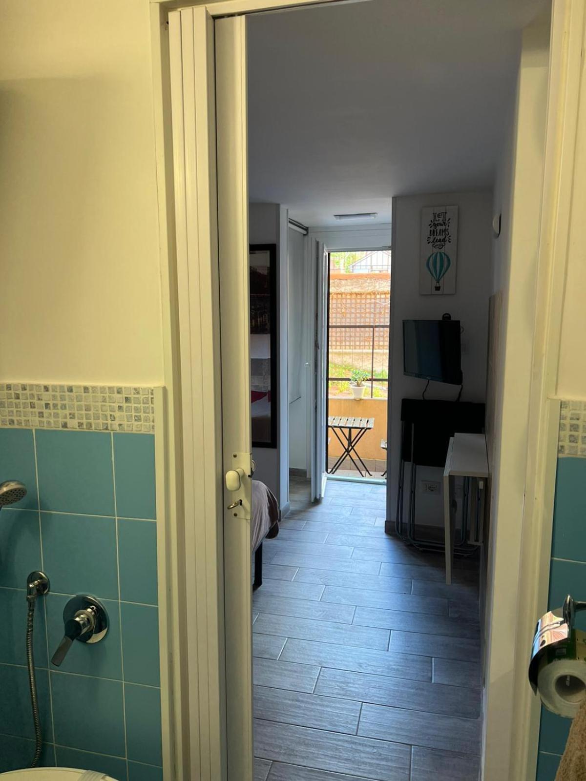 Monolocale Trastevere Locato Per Finalita Turistiche Рим Екстериор снимка
