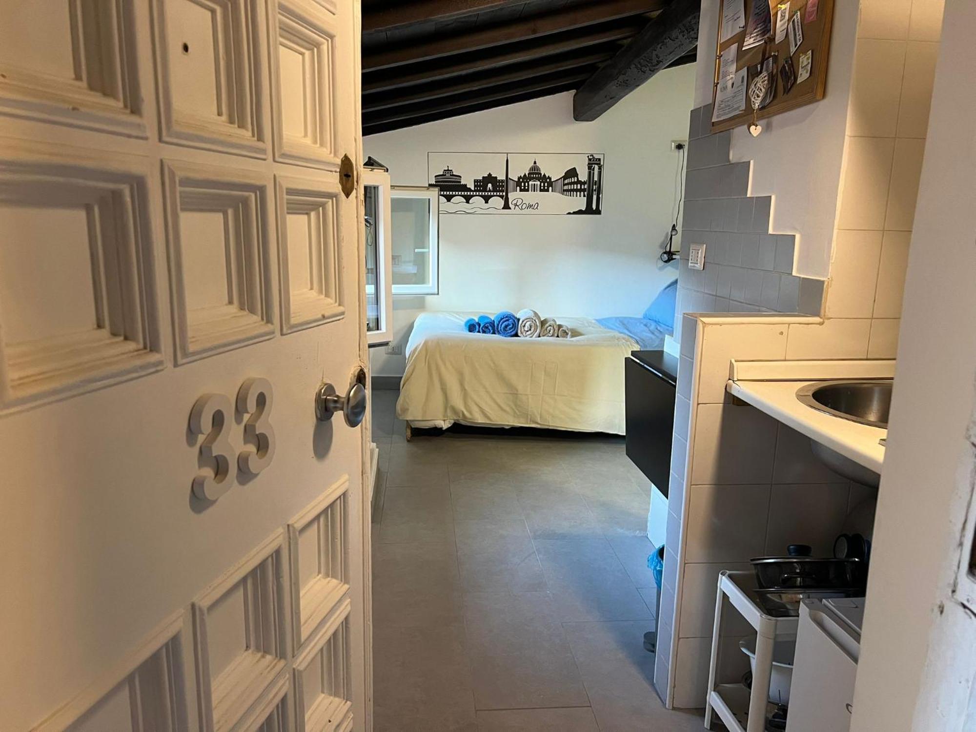 Monolocale Trastevere Locato Per Finalita Turistiche Рим Екстериор снимка